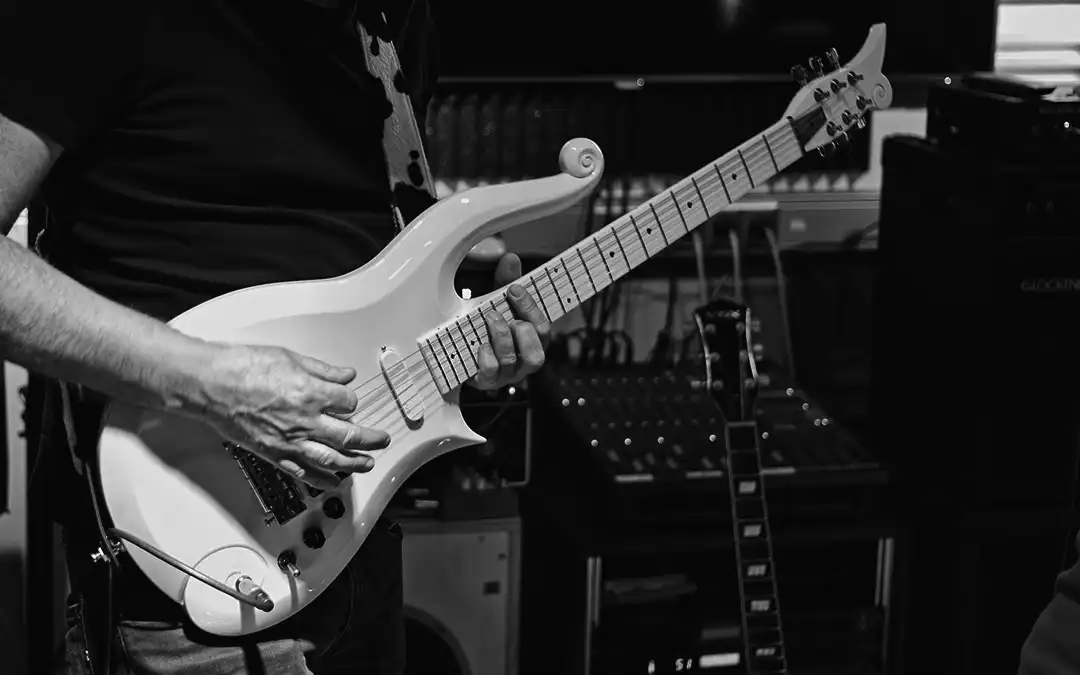 Beitragsbild zu TFP-Shooting mit ikonischer Gitarre