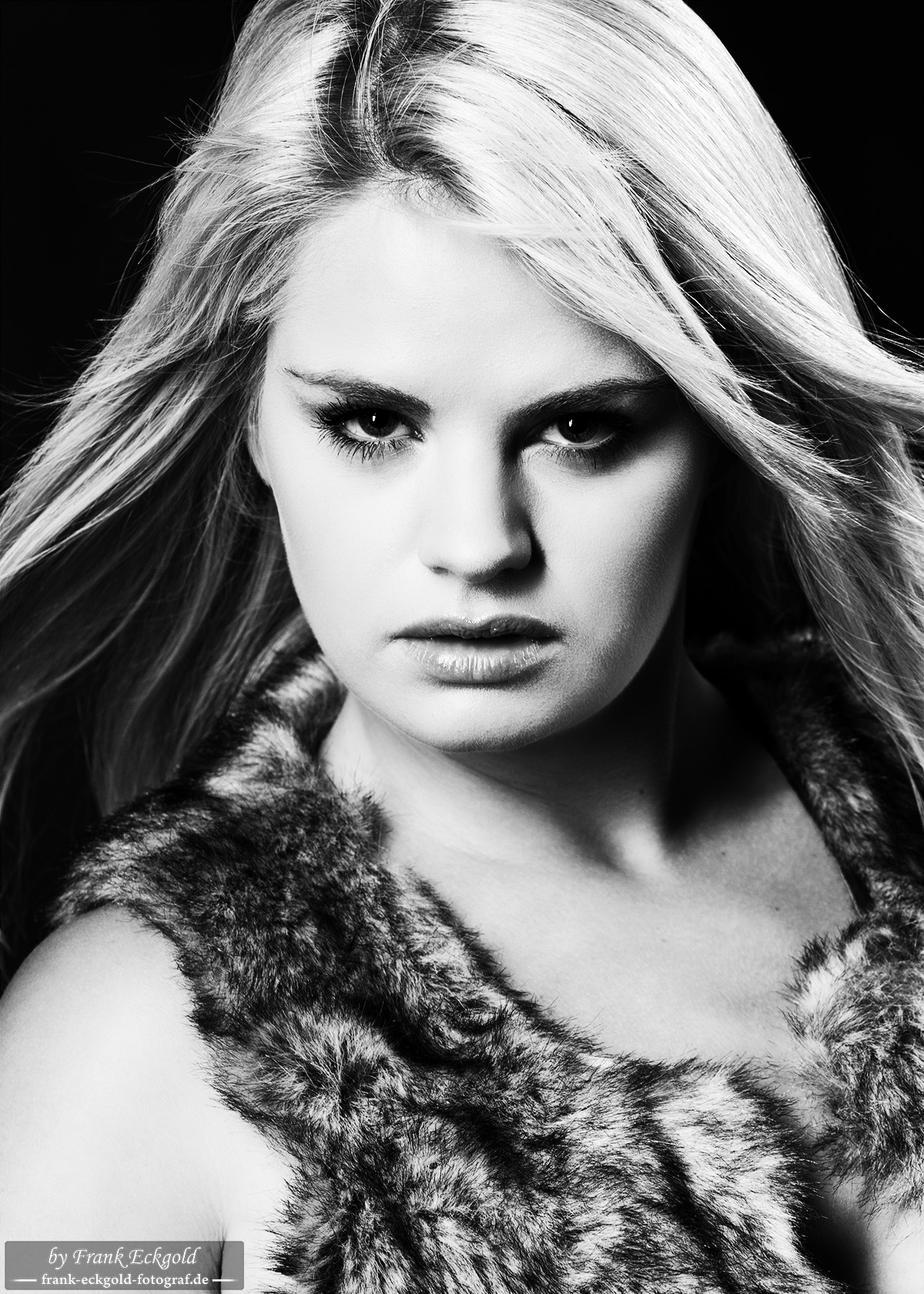 „Stillness in Strength“ | Lisa Lamour by Frank Eckgold