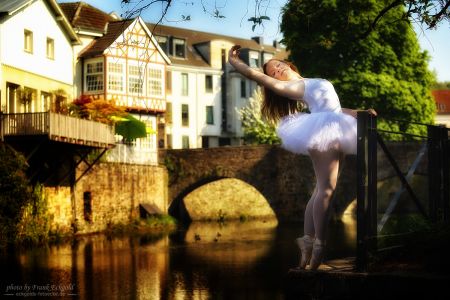 „she's dancing her little dream” | Yvette R. by Frank Eckgold