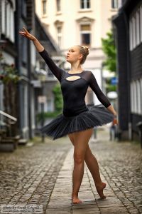 „la beauté du ballet – partie neuf” | Raffaela by Frank Eckgold
