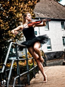 „dance with the violin” | Raffaela W. by Frank Eckgold