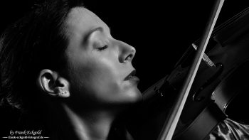 „the violinist” | Juliette Desens by Frank Eckgold „the violinist” | Juliette Desens by Frank Eckgold