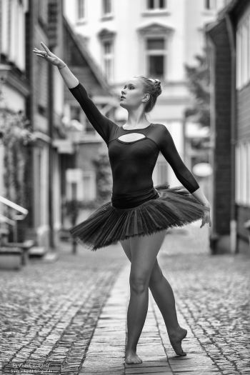 „la ballerine II” | Raffaela W. by Frank Eckgold „la ballerine II” | Raffaela W. by Frank Eckgold