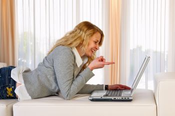 „Spaßiges im Internet entdeckt” | Nikoleta B. by Frank Eckgold „Spaßiges im Internet entdeckt” | Nikoleta B. by Frank Eckgold