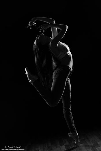 „dancing spark in the dark” | Lucy Modéle by Frank Eckgold „dancing spark in the dark” | Lucy Modéle by Frank Eckgold