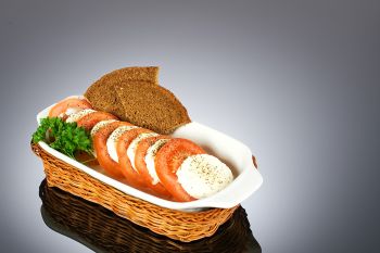 „Tomate-Mozzarella” by Frank Eckgold „Tomate-Mozzarella” by Frank Eckgold