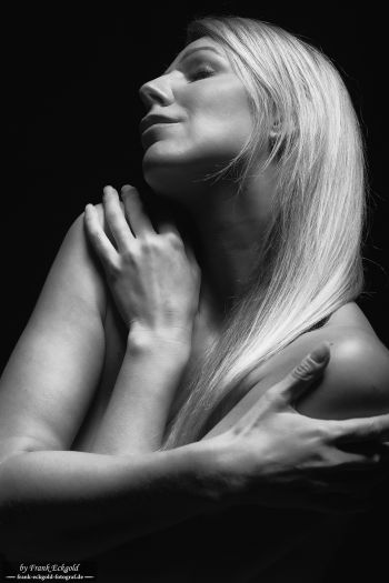 „hug“ | Kristin Roca by Frank Eckgold „hug“ | Kristin Roca by Frank Eckgold