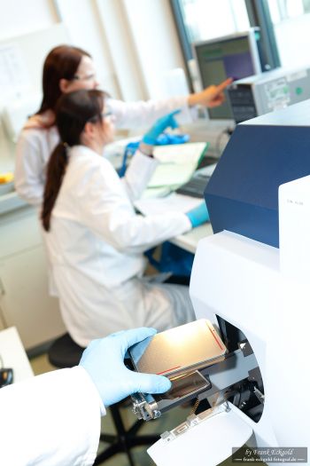 Aufnahmen aus einem Labor by Frank Eckgold Aufnahmen aus einem Labor by Frank Eckgold