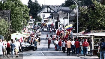 „Fanmeile Nürburg 2002 – Schumi-Mania am Ring“ by Frank Eckgold „Fanmeile Nürburg 2002 – Schumi-Mania am Ring“ by Frank Eckgold