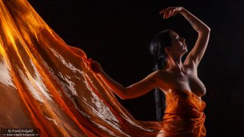 „burning cloth“ | Juliette Desens by Frank Eckgold „burning cloth“ | Juliette Desens by Frank Eckgold