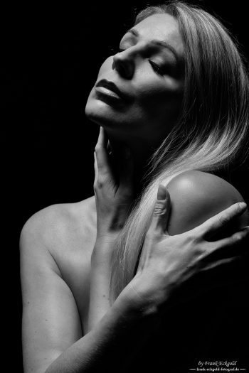 „hug“ | Kristin Roca by Frank Eckgold „hug“ | Kristin Roca by Frank Eckgold