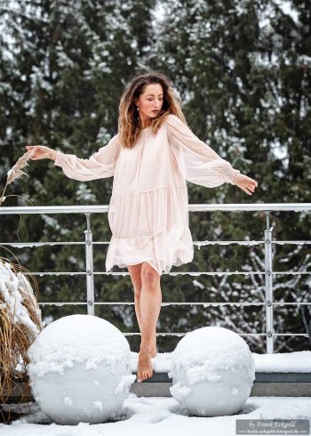 „Stillstand im Weiß“ | Nadine S. by Frank Eckgold „Stillstand im Weiß“ | Nadine S. by Frank Eckgold