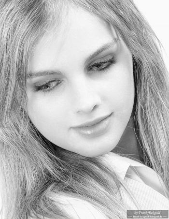 „Gesenkter Blick“ | Anna by Frank Eckgold „Gesenkter Blick“ | Anna by Frank Eckgold