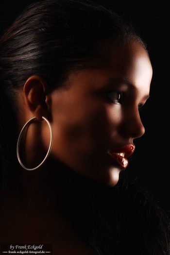 „Im Profil des Schweigens“ | Tatiana by Frank Eckgold „Im Profil des Schweigens“ | Tatiana by Frank Eckgold