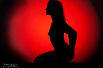 „Crimson Contour“ | Helene G. by Frank Eckgold „Crimson Contour“ | Helene G. by Frank Eckgold