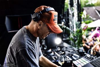 Turntablerocker (Thomilla Burchia) by Frank Eckgold Turntablerocker (Thomilla Burchia) by Frank Eckgold