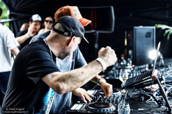 Turntablerocker (Michi Beck & Thomilla Burchia) by Frank Eckgold Turntablerocker (Michi Beck & Thomilla Burchia) by Frank Eckgold