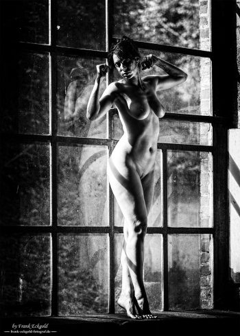 "Raw Elegance" | Juliette Desens by Frank Eckgold